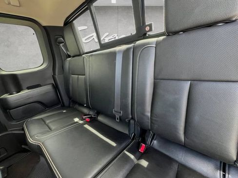 Used 2017 Nissan Titan PRO-4X w/ Pro-4x Convenience Package AWD/4WD image 22