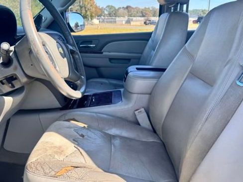 Used 2013 Chevrolet Suburban LTZ image 27