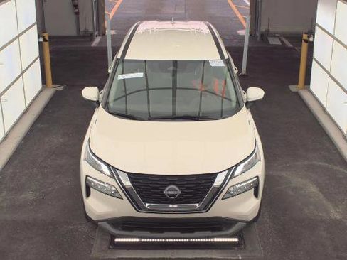 Used 2023 Nissan Rogue SV FWD image 2