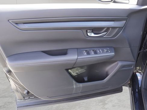 Used 2025 Honda CR-V LX image 13