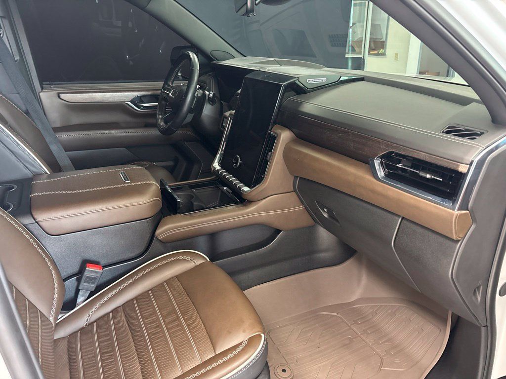 Used 2025 GMC Yukon Denali Ultimate w/ LPO, Floor Liner Package AWD/4WD image 13