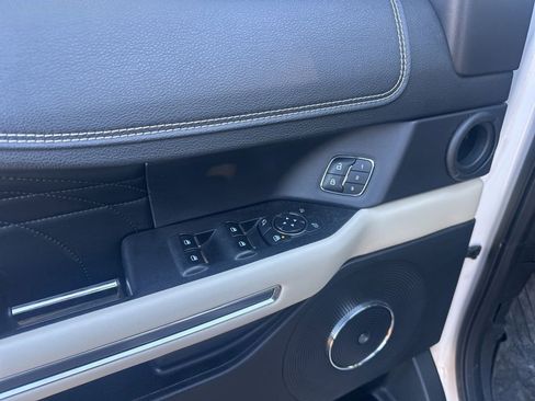 Used 2019 Ford Expedition Platinum image 18