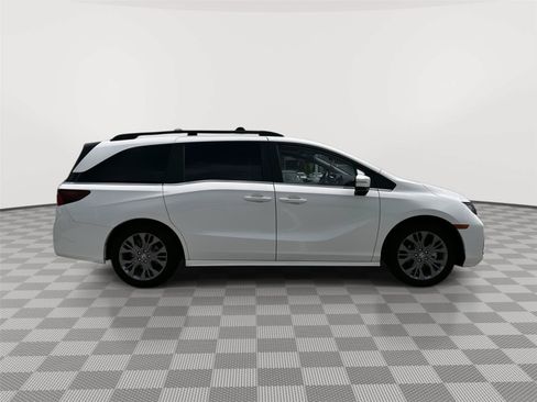 Certified 2025 Honda Odyssey Touring image 5