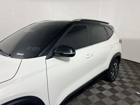 Used 2024 Kia Seltos S AWD/4WD image 12