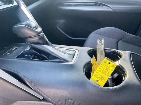 Used 2022 Toyota Venza LE image 20