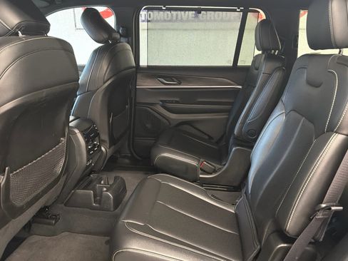 Used 2024 Jeep Grand Cherokee L Limited w/ Luxury Tech Group II image 18