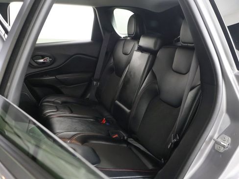 Used 2022 Jeep Cherokee Trailhawk AWD/4WD image 26