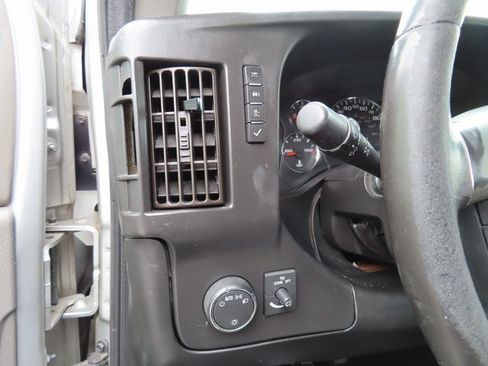 Used 2018 Chevrolet Express 2500 w/ Driver Convenience Package image 18