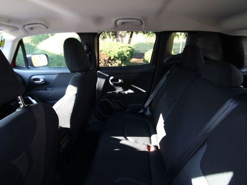 Used 2021 Jeep Renegade Sport image 24