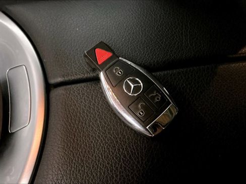 Used 2019 Mercedes-Benz GLC 300 4MATIC image 13