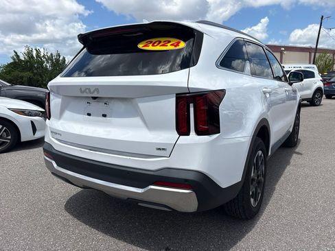 Used 2024 Kia Sorento S AWD/4WD image 3