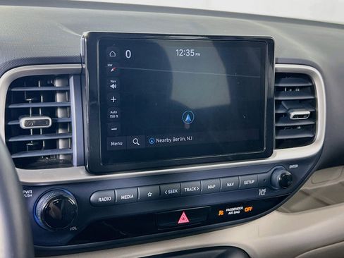 Used 2023 Hyundai Venue Limited image 13