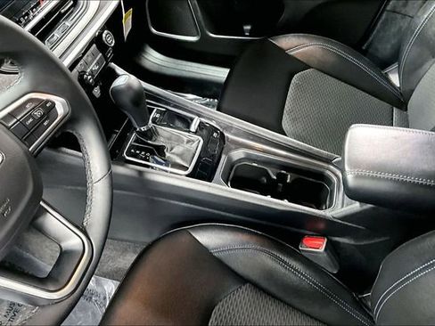 Used 2024 Jeep Compass Latitude image 17