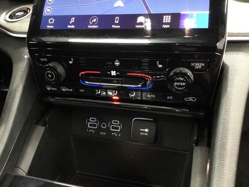 Used 2024 Jeep Grand Cherokee L Limited w/ Black Appearance Package image 29