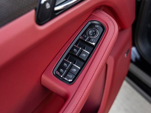 Certified 2026 Porsche Macan S AWD/4WD image 21