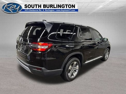 Used 2025 Honda Pilot EX-L image 6
