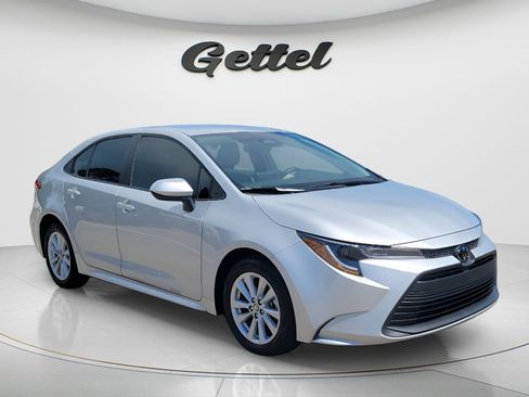 Certified 2025 Toyota Corolla LE w/ LE Premium Package FWD image 3