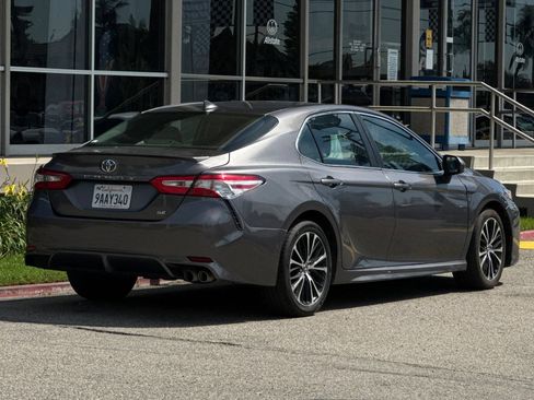 Used 2020 Toyota Camry SE FWD image 5