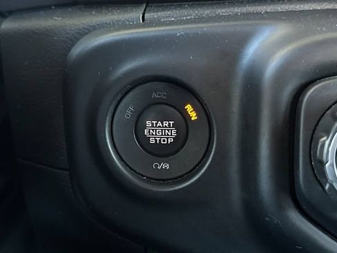 Certified 2022 Jeep Gladiator Sport AWD/4WD image 21