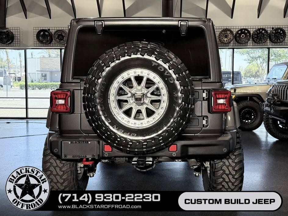 Used 2025 Jeep Wrangler Unlimited Rubicon AWD/4WD image 13