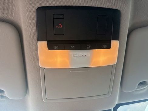 Used 2025 Nissan Rogue SV FWD image 25
