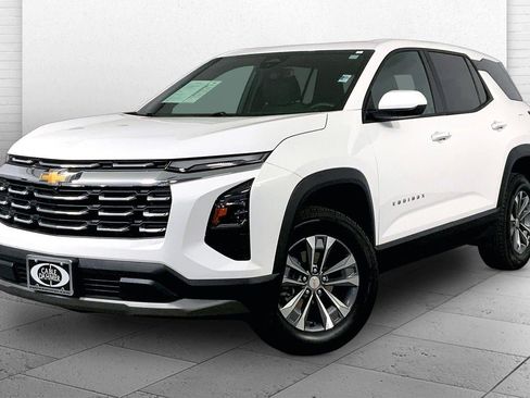 Used 2026 Chevrolet Equinox LT AWD/4WD image 13