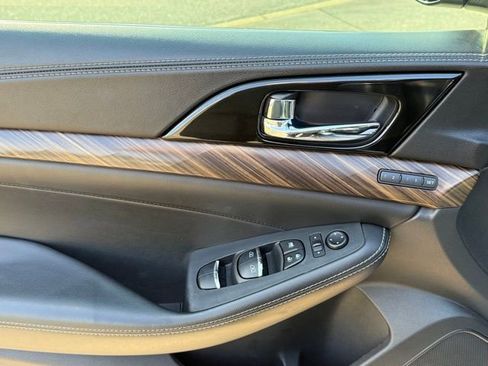 Used 2017 Nissan Maxima Platinum FWD image 15