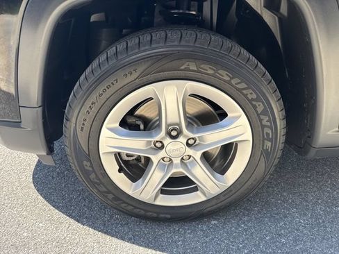 Certified 2023 Jeep Compass Latitude AWD/4WD image 9