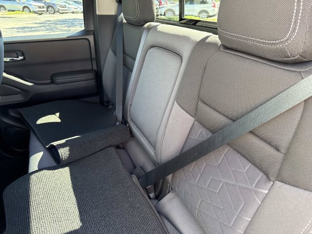 Used 2025 Nissan Frontier SV w/ SV Convenience Package RWD image 14