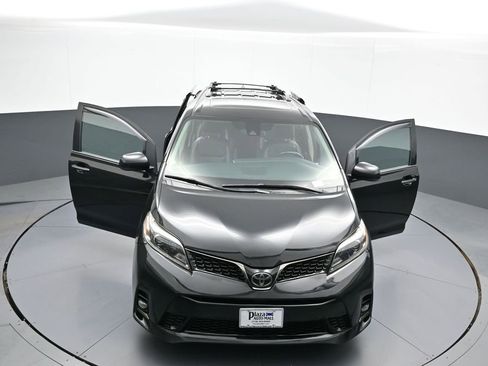 Certified 2019 Toyota Sienna SE w/ SE Preferred Package AWD/4WD image 49