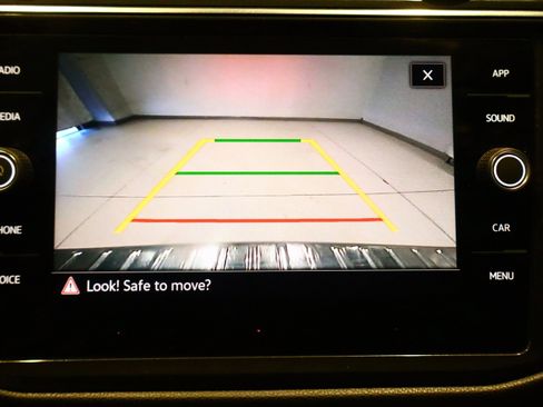 Used 2022 Volkswagen Tiguan SE image 37