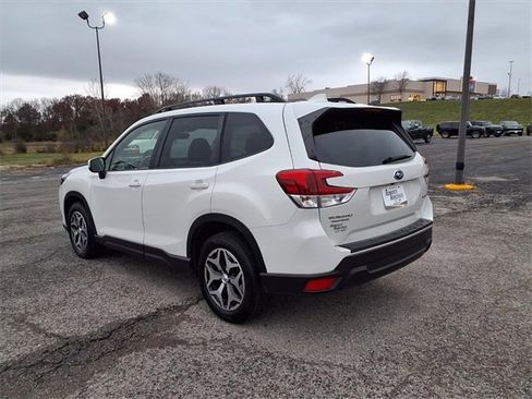 Used 2022 Subaru Forester Premium image 17