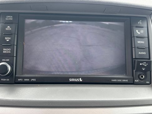 Used 2009 Chrysler Town & Country Touring w/ Entertainment Group #2 FWD image 17