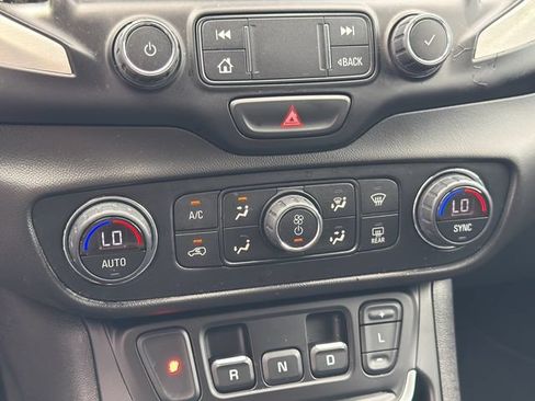 Used 2020 GMC Terrain SLT w/ Preferred Package FWD image 18