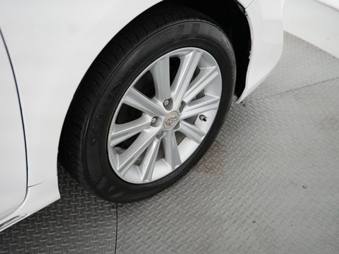 Used 2012 Toyota Camry XLE w/ Leather Pkg FWD image 60