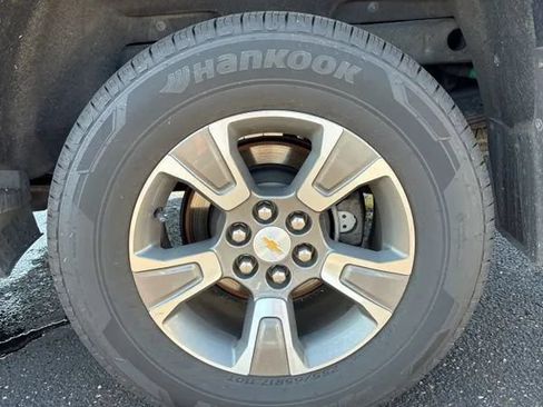 Used 2017 Chevrolet Colorado Z71 AWD/4WD image 16