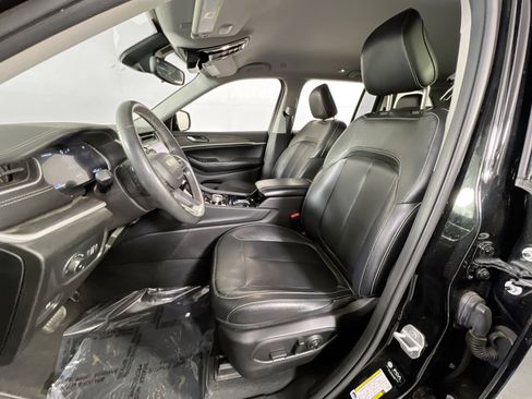 Used 2023 Jeep Grand Cherokee Limited image 18