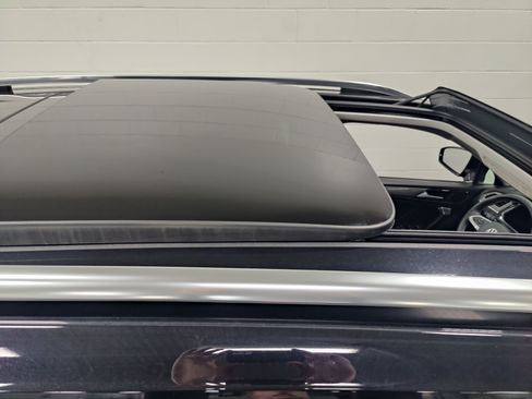 Certified 2022 Volkswagen Tiguan SE image 6