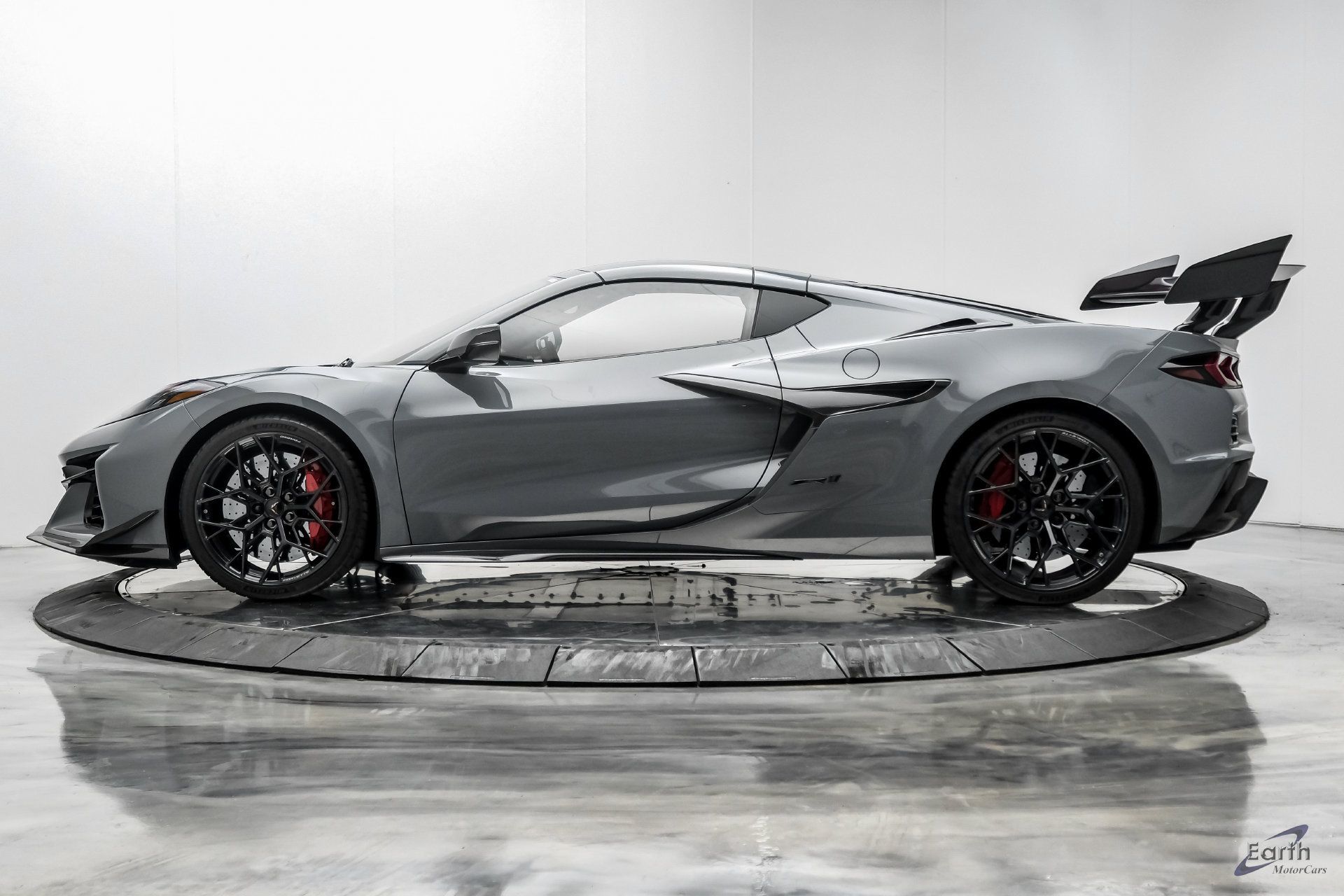 Used 2025 Chevrolet Corvette ZR1 w/ ZR1 Carbon Fiber Aero Package RWD image 10