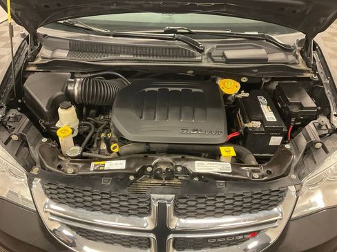 Used 2019 Dodge Grand Caravan SXT image 14