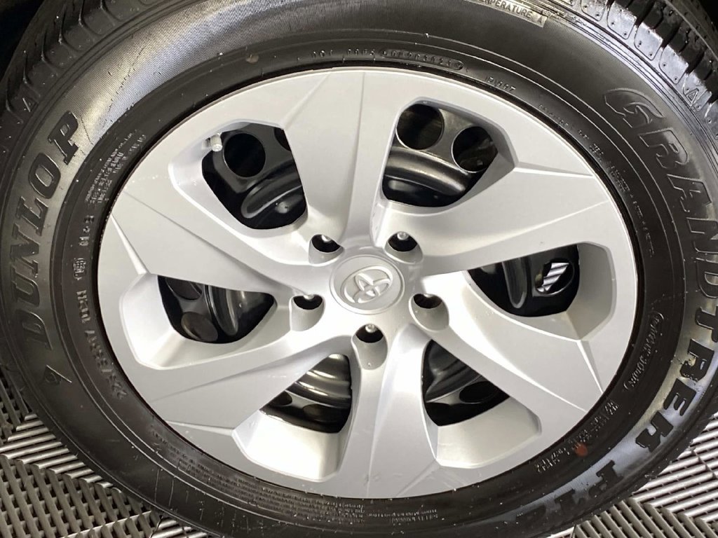 Used 2024 Toyota RAV4 LE AWD/4WD image 28
