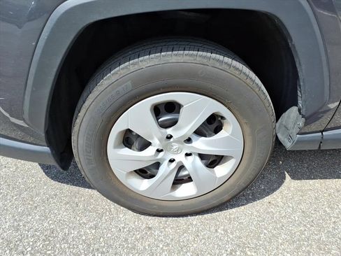 Used 2025 Toyota RAV4 LE AWD/4WD image 9