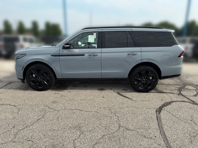 New 2027 Lincoln Navigator Reserve w/ Jet Appearance Package AWD/4WD image 9
