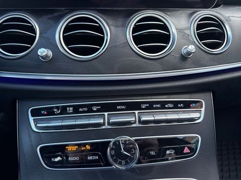 Used 2019 Mercedes-Benz E 300 4MATIC image 28