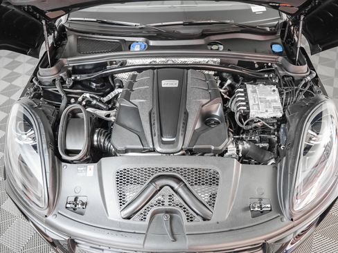 Used 2025 Porsche Macan S image 13
