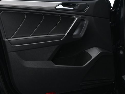 Used 2023 Volkswagen Tiguan SE R-Line image 16