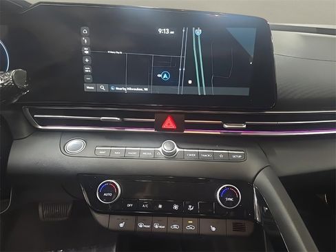 Certified 2025 Hyundai Elantra SEL image 27