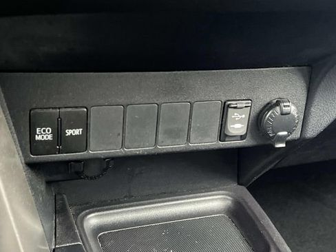 Used 2015 Toyota RAV4 XLE FWD image 24