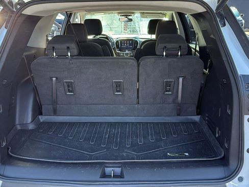 Used 2020 Chevrolet Traverse LT image 19