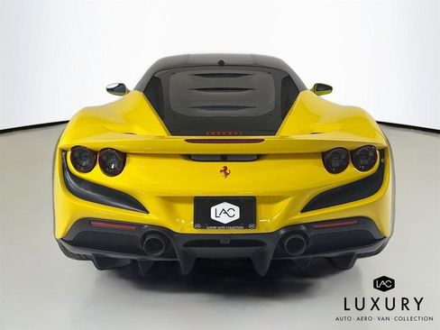 Used 2022 Ferrari F8 Tributo image 7